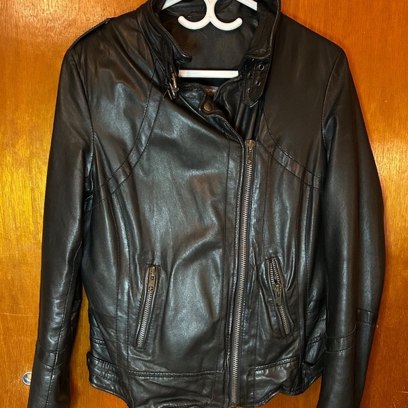 Rosie the Riveter Leather Moto Jacket- Version Originale - Picture 2 of 9